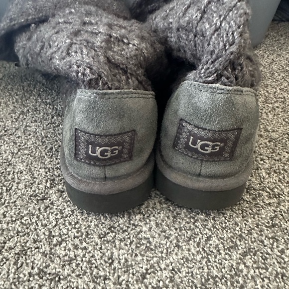 UGG Sweater boot size 9. - Picture 3 of 3